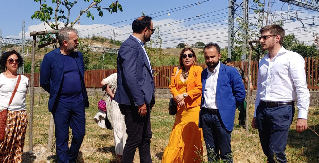 L'Assessore Regionale D'Alessandro, il Sindaco di Monterotondo Varone e la Vice Sindaca Bronzino presso il parco Don Pino Puglisi di Monterotondo