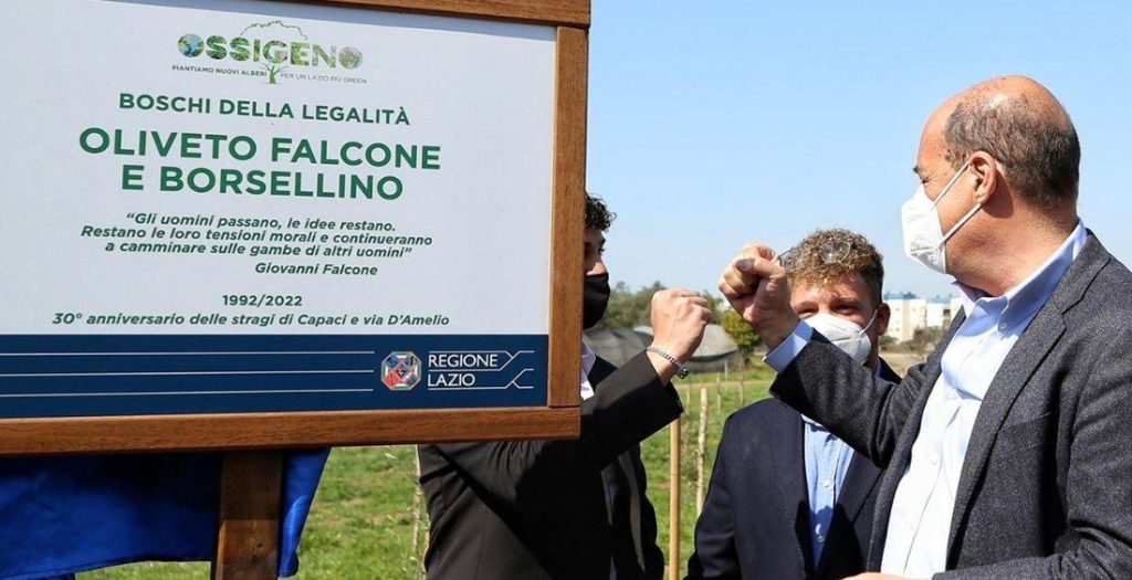 Zingaretti scopre targa Falcone Borsellino Istituto Garibaldi di Roma