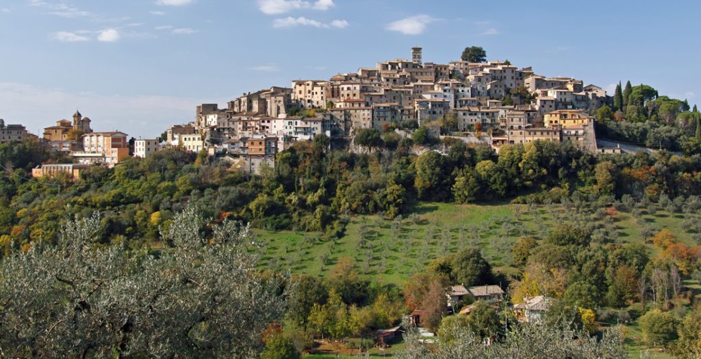 Panoramica di Casperia Rieti - Foto di flafabri da Adobe Stock